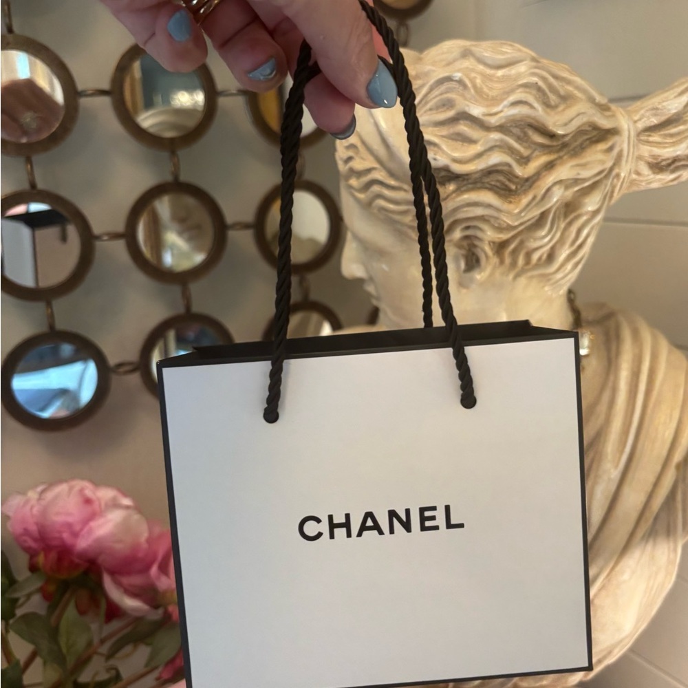 Chanel Jewelry Gift Bag with Chanel drawstring dusty. Black and White Bag. VGC